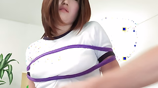 従順な日本のティーンが顔にアジア人の精液を浴びる